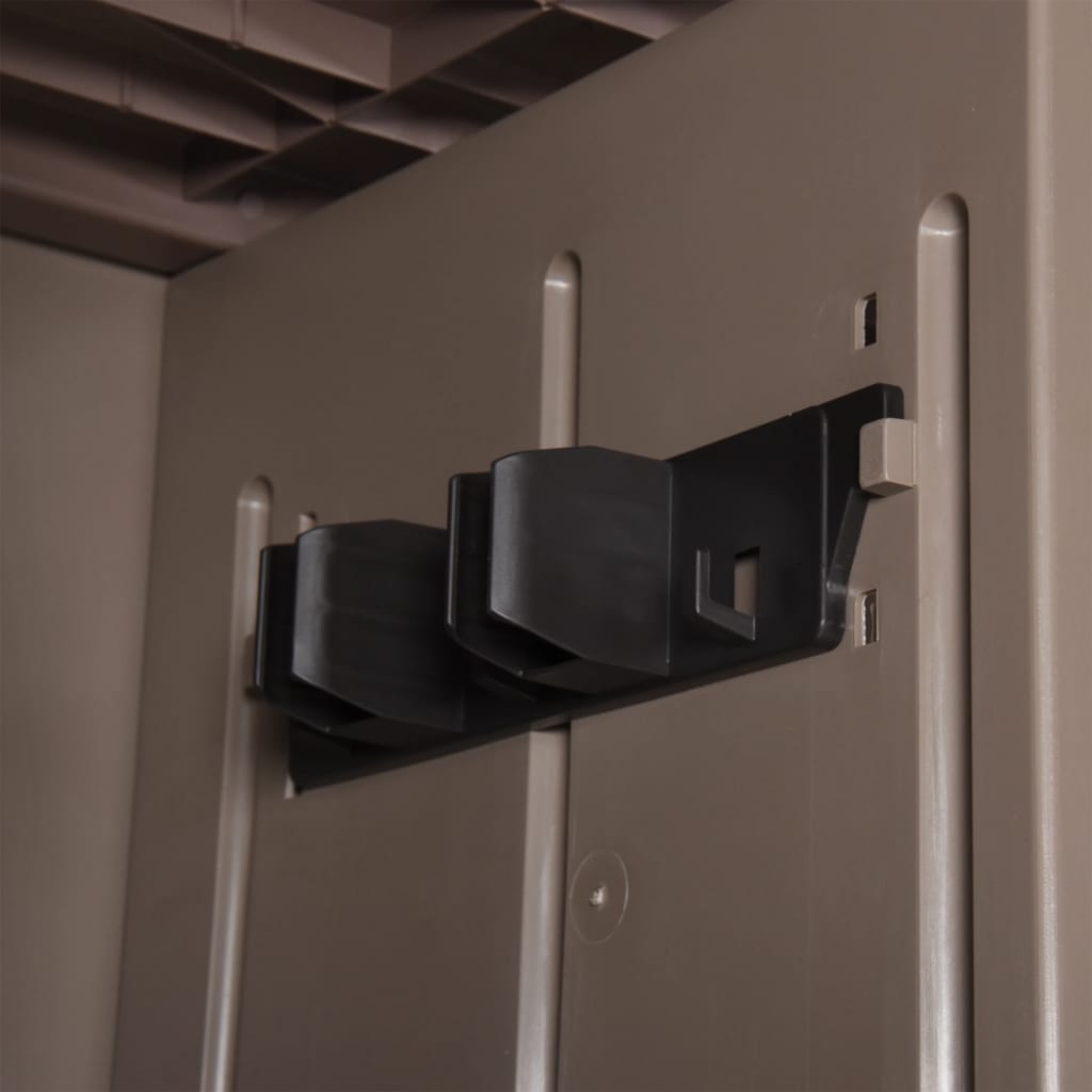 Opbevaringsskab til haven 65x45x172 cm pp trælook - brun, 1, 1 kosteholder og 4 hylder, x - number 8.