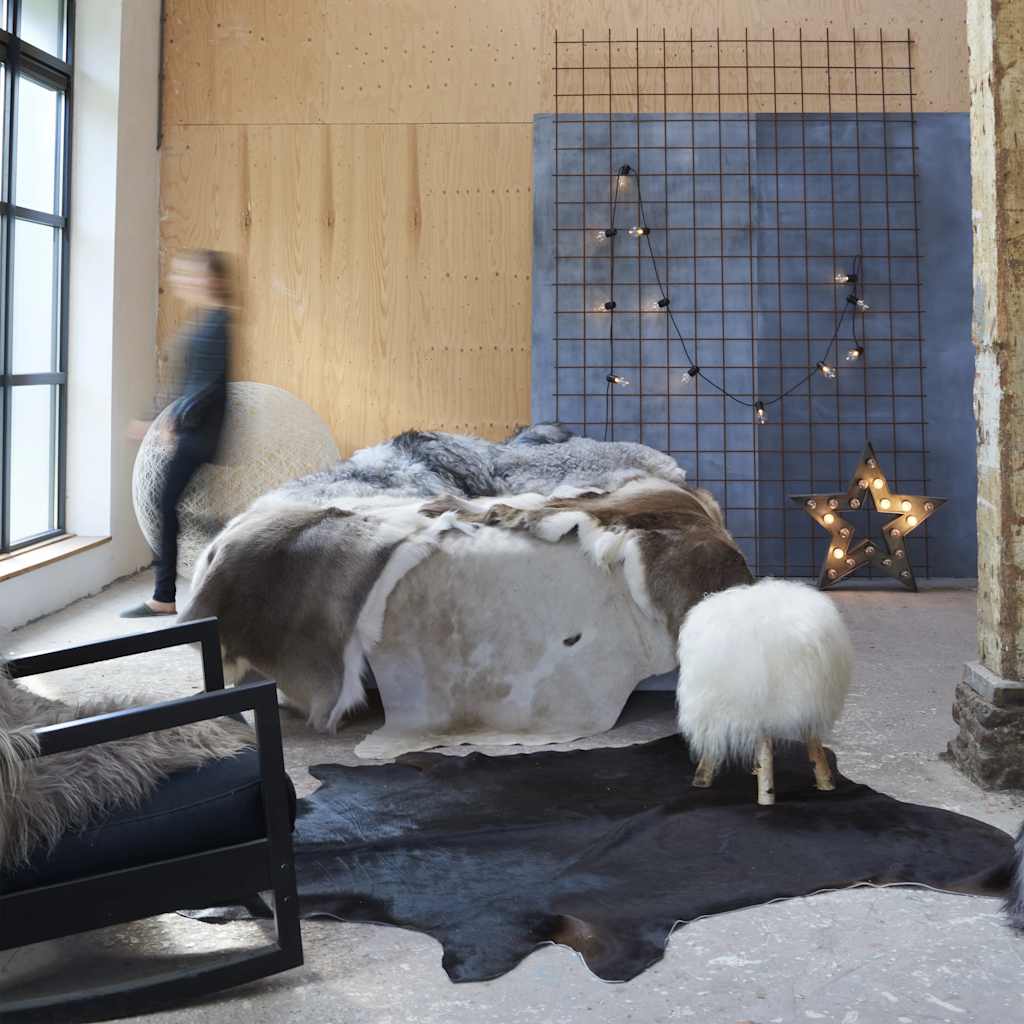 Carpet in genuine cowhide - black, 150 x 170 cm - number 1.